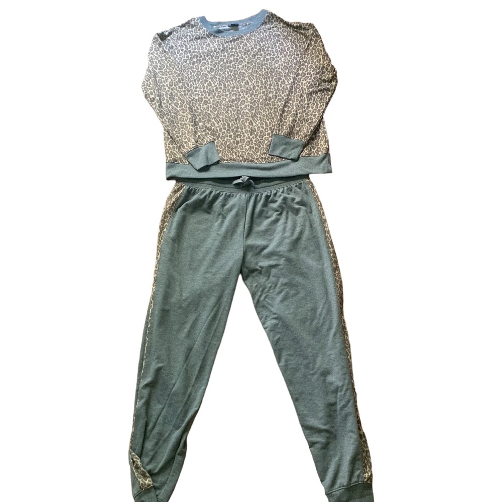 Splendid 2 piece Gray Cheetah Print Pajama Set Size M Women